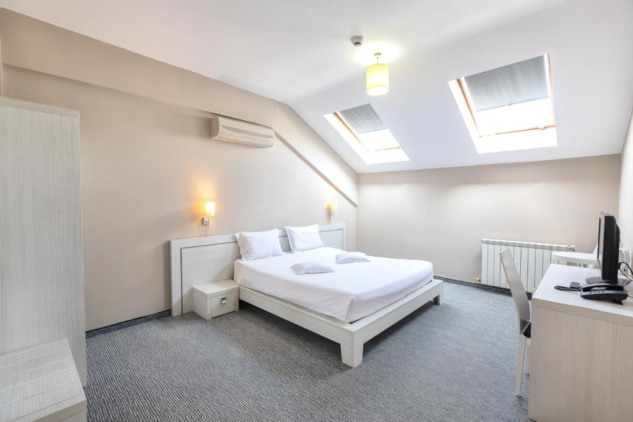 Alex&George Boutique Hotel Cluj-Napoca Exterior photo