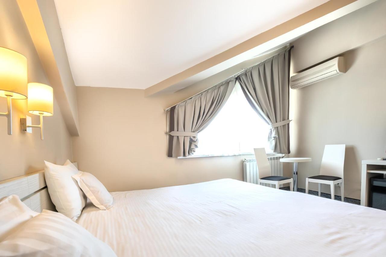 Alex&George Boutique Hotel Cluj-Napoca Exterior photo