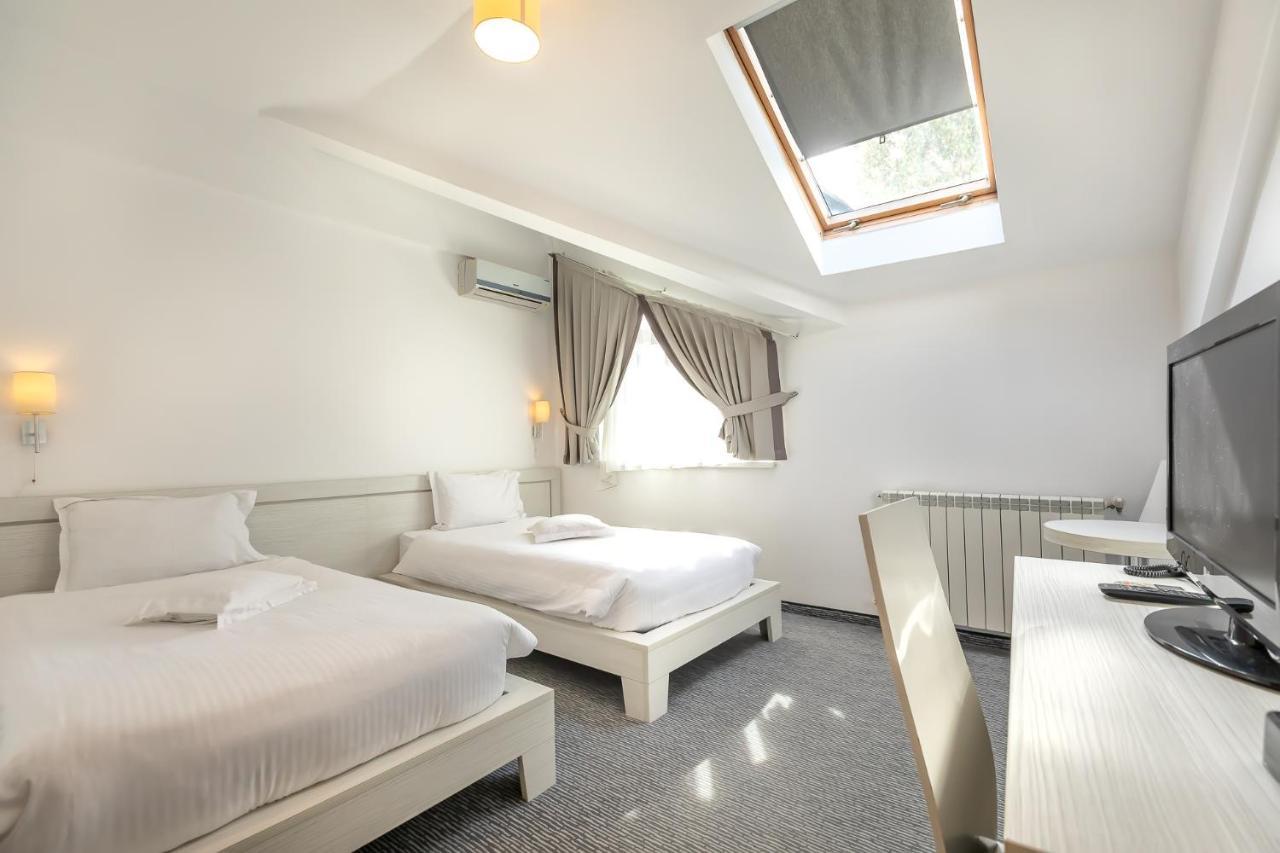 Alex&George Boutique Hotel Cluj-Napoca Exterior photo