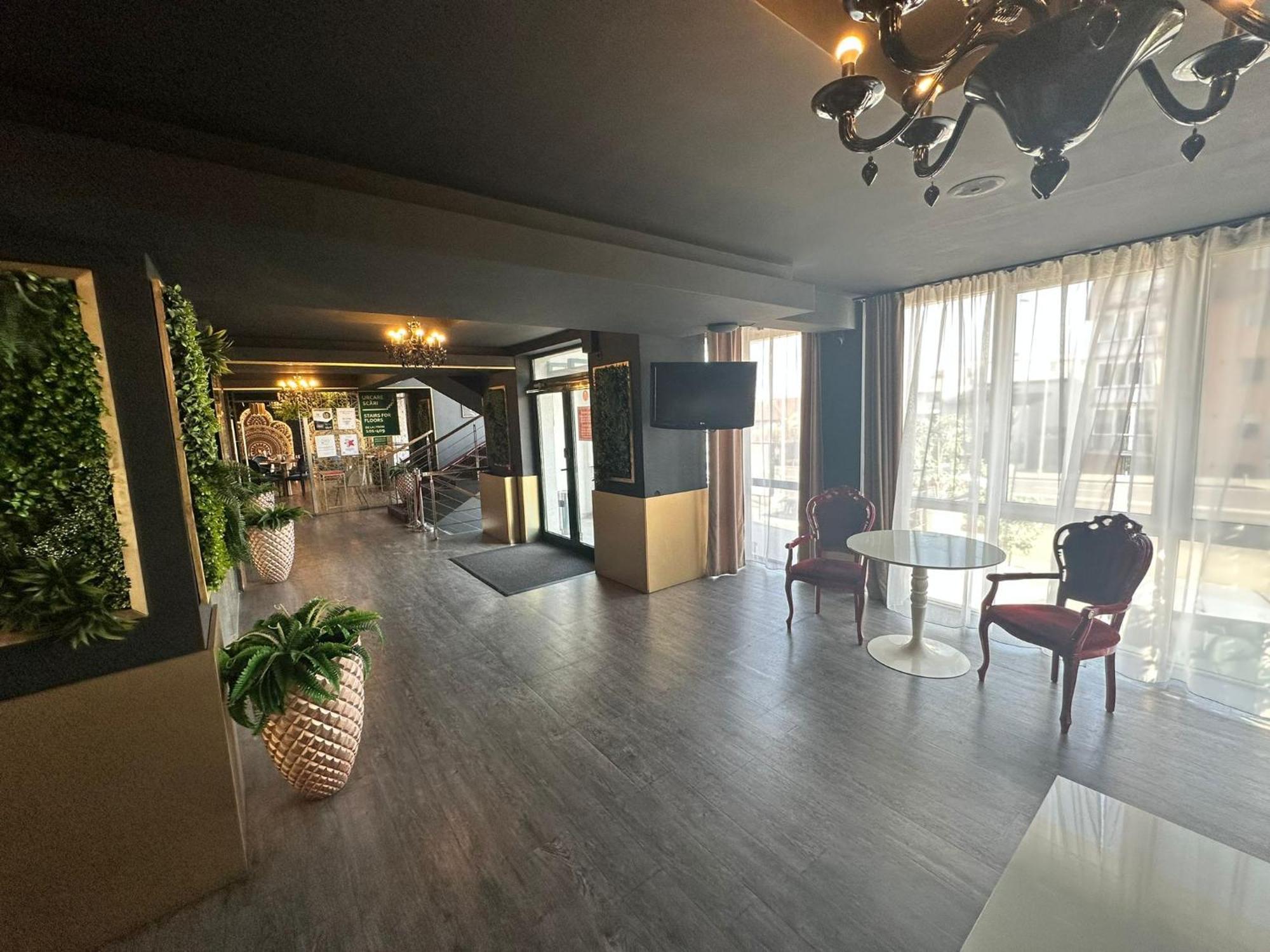 Alex&George Boutique Hotel Cluj-Napoca Exterior photo