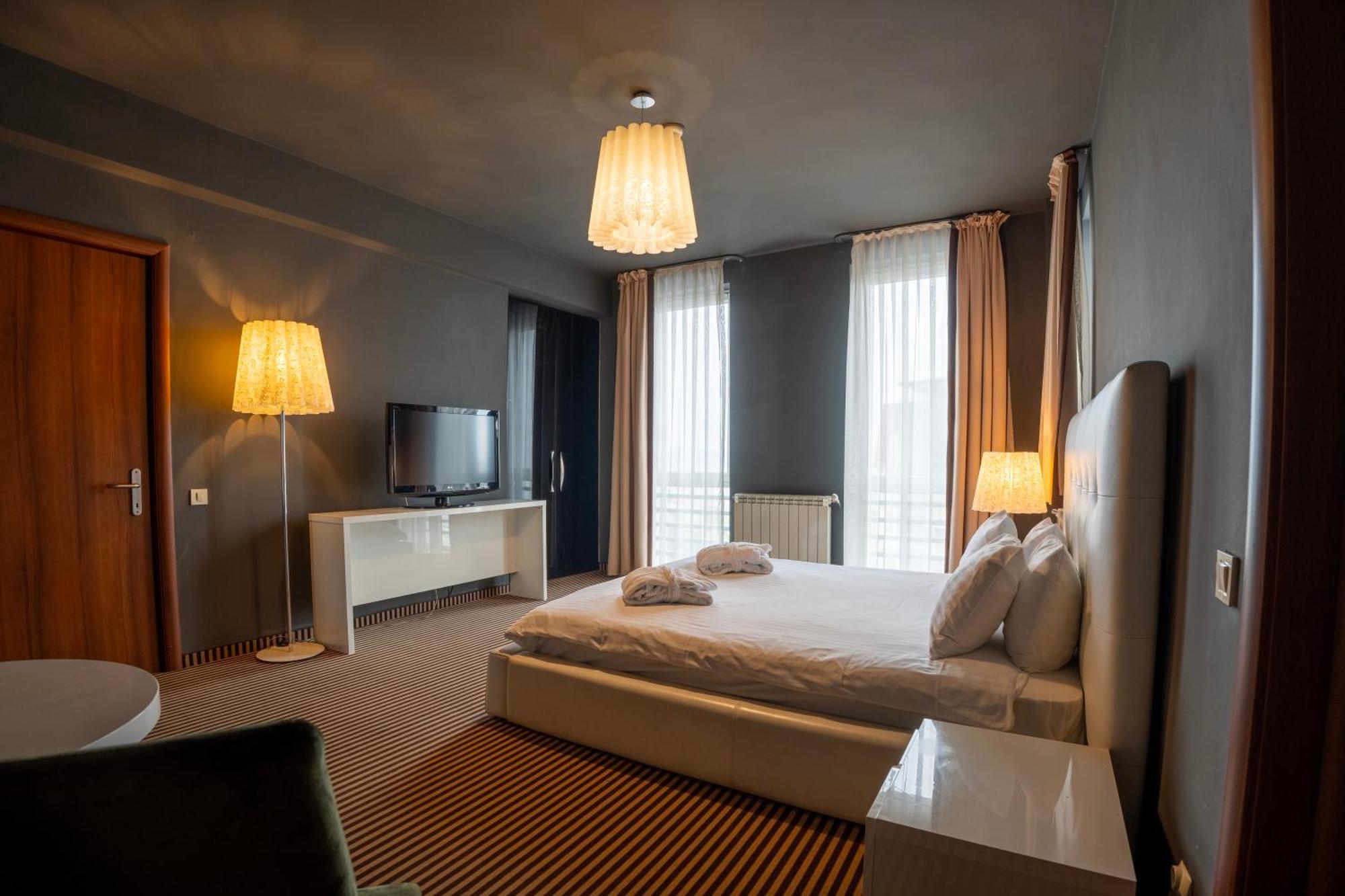 Alex&George Boutique Hotel Cluj-Napoca Exterior photo