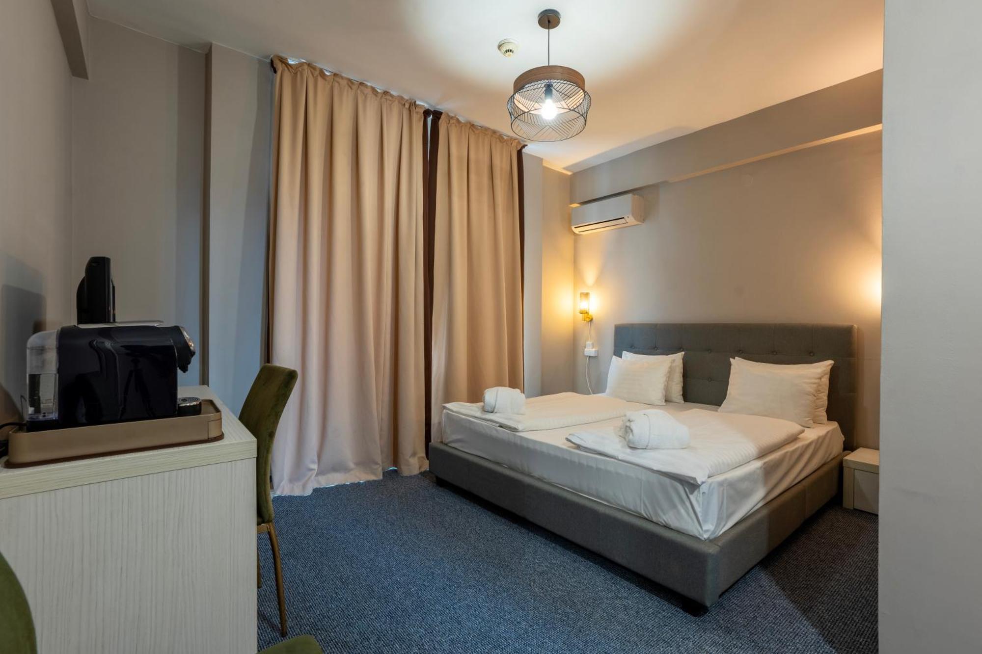 Alex&George Boutique Hotel Cluj-Napoca Exterior photo