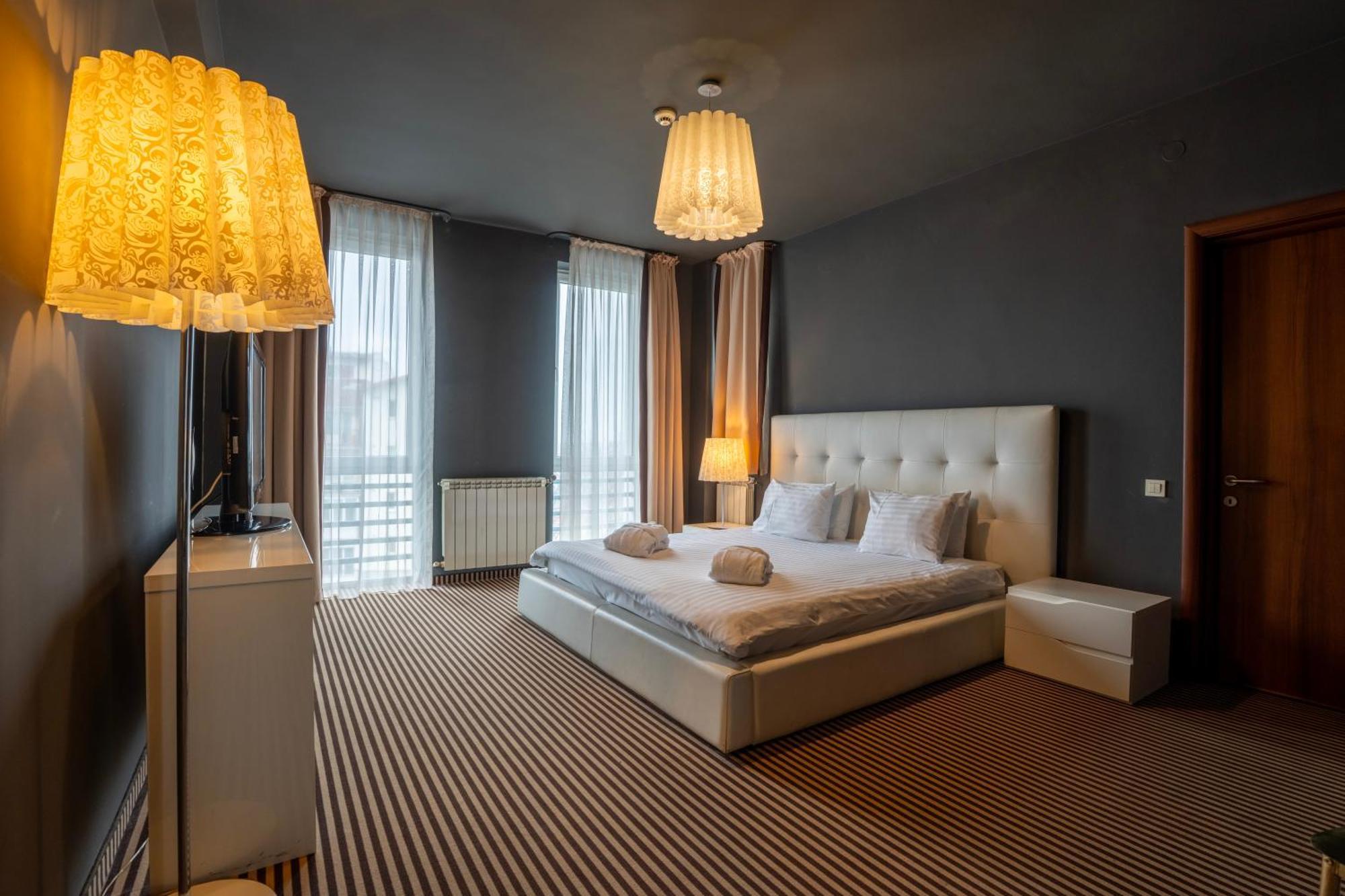 Alex&George Boutique Hotel Cluj-Napoca Exterior photo
