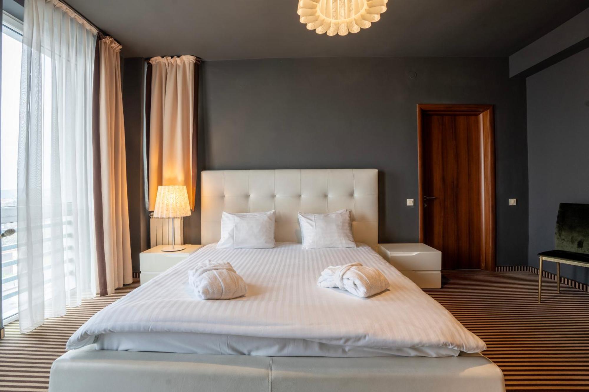 Alex&George Boutique Hotel Cluj-Napoca Exterior photo