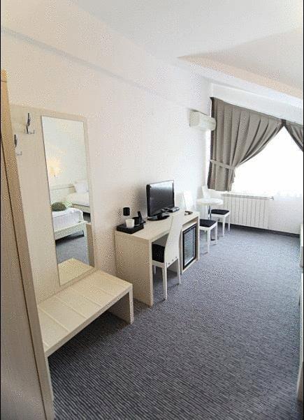 Alex&George Boutique Hotel Cluj-Napoca Exterior photo